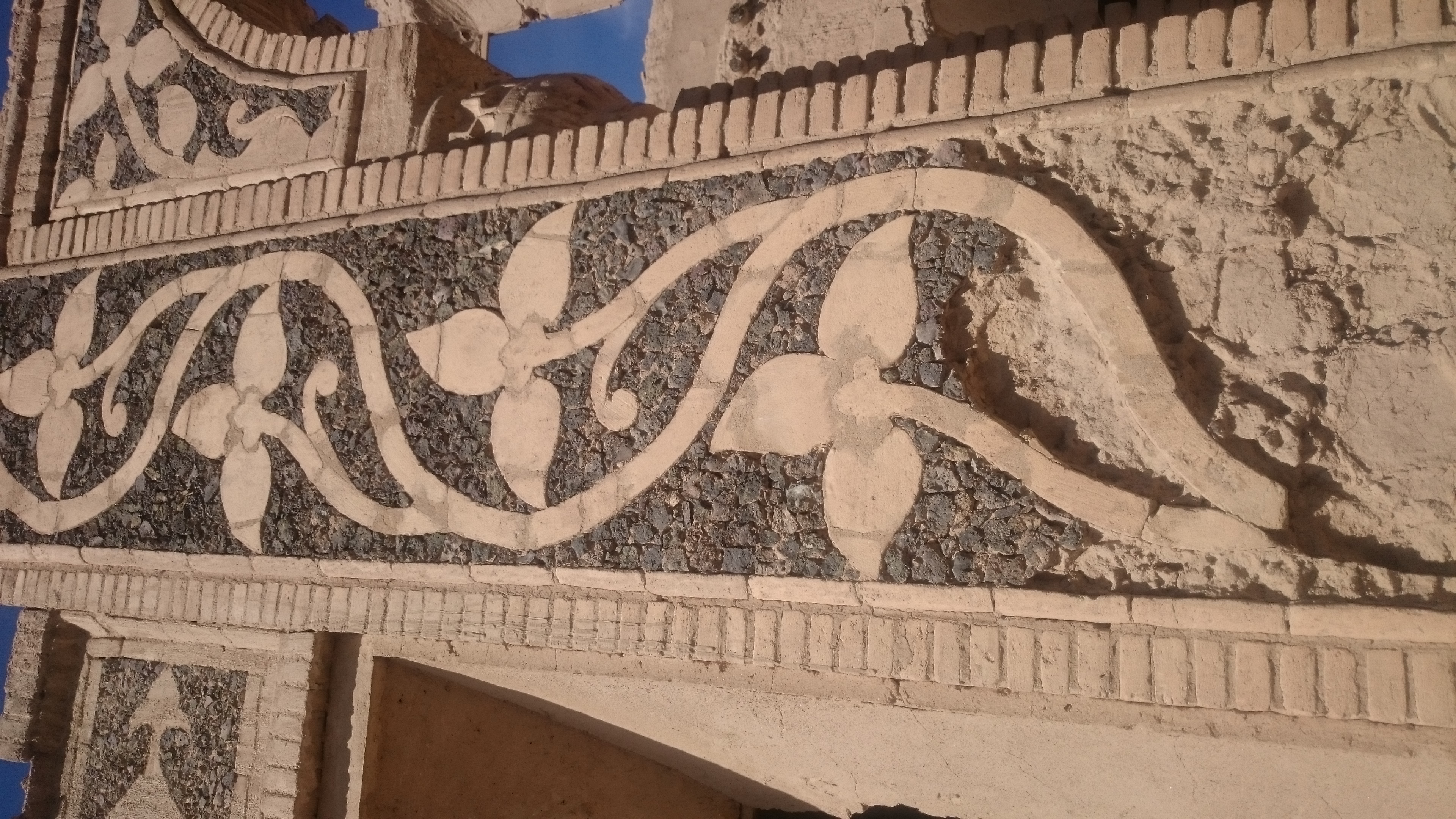 A floral motif in a house in Sirjan, Iran.jpg