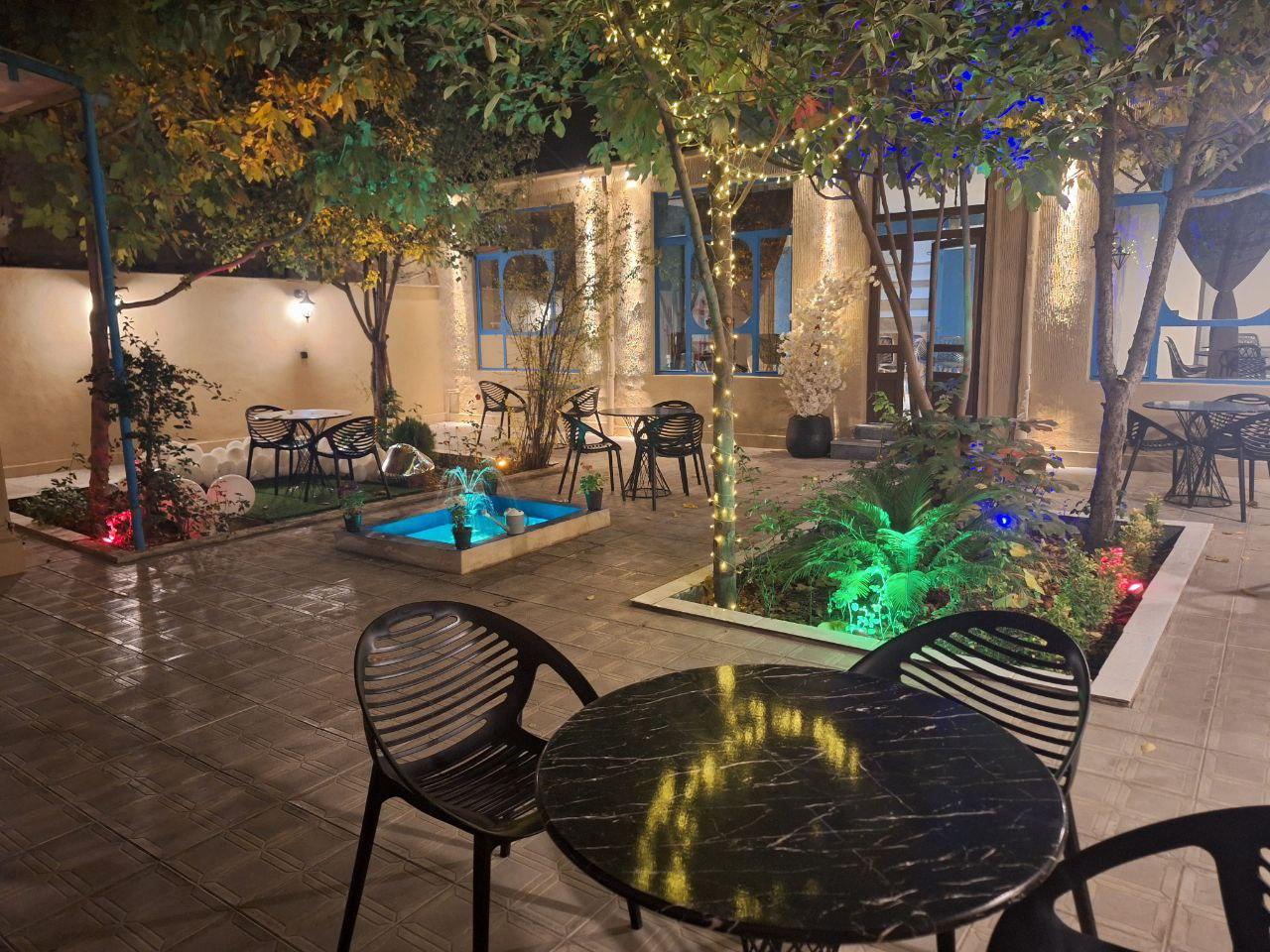 کافی شاپ جغد